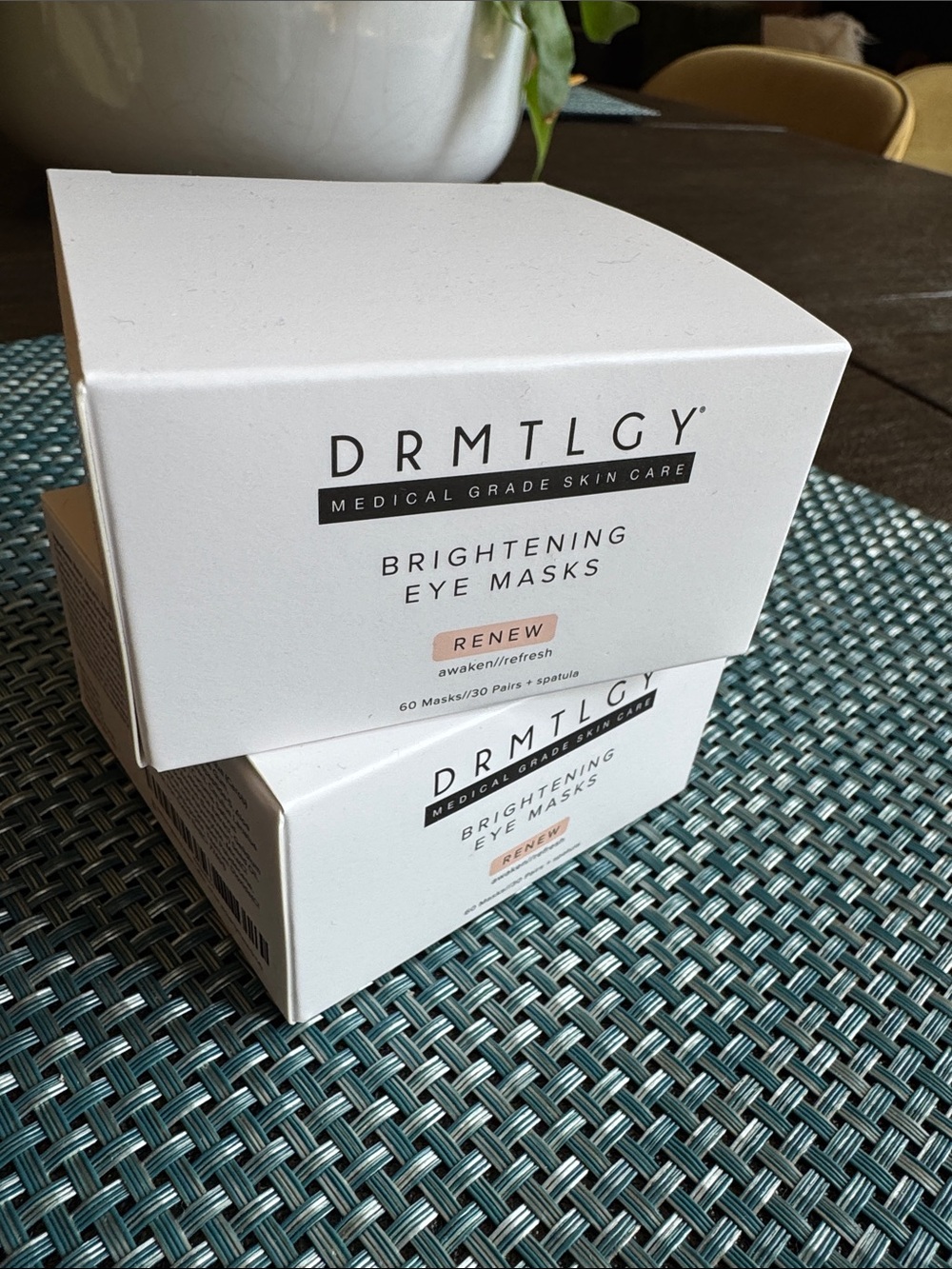 DRMTLGY Renew Brightening Eye Masks — White